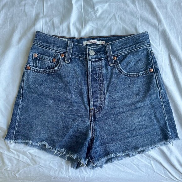 Levi's Ribcage Women's Shorts | Size 26 - Picture 1 of 6